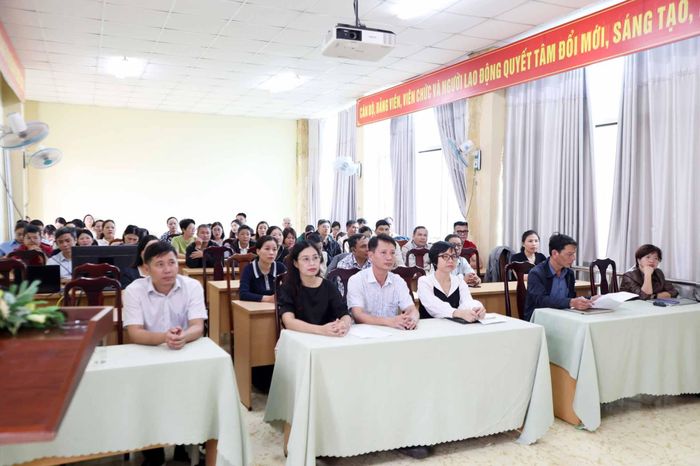 Đông đảo cán bộ, phóng viên, kỹ thuật viên cơ sở Bắc Gia Nghĩa tham dự hội nghị (Ảnh: Dương Phong)