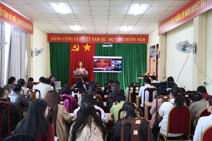 Cán bộ, viên chức, người lao động Báo và PTTH Lâm Đồng tham dự hội nghị tại điểm cầu khu vực Gia Nghĩa (Ảnh: Dương Phong)