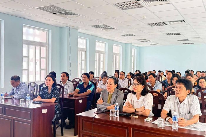 Cán bộ, viên chức, người lao động Báo và PTTH Lâm Đồng tham dự hội nghị tại điểm cầu khu vực Phan Thiết (Ảnh: Quang Nhân)