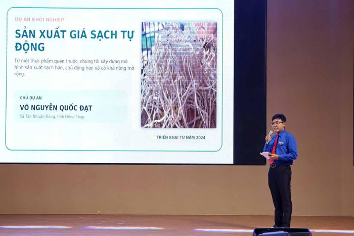Tại vòng Bán kết, các thí sinh tham gia thuyết trình về ý tưởng, mô hình tham gia dự thi