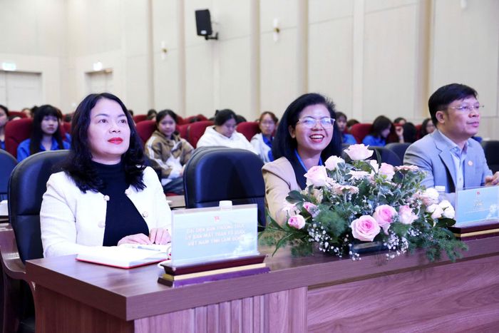 Đại diện các đơn vị, đoàn thể tỉnh Lâm Đồng tham dự