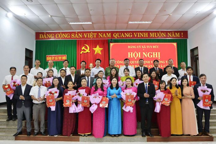 Hội nghị đánh dấu bước kiện toàn quan trọng về tổ chức bộ máy, đội ngũ cán bộ lãnh đạo, quản lý và tổ chức đảng trong các trường học trên địa bàn xã Tuy Đức