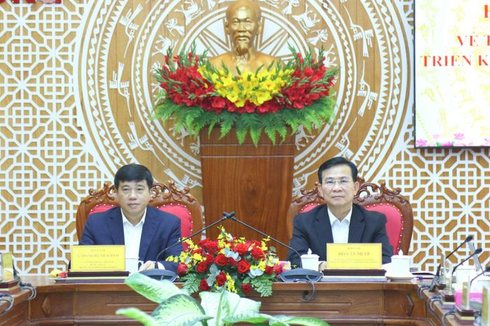 Các đồng chí: Y Thanh Hà Niê Kđăm, Ủy viên Ban Chấp hành Trung ương Đảng, Bí thư Tỉnh ủy, Trưởng Đoàn ĐBQH tỉnh; Hồ Văn Mười, Ủy viên Ban Chấp hành Trung ương Đảng, Phó Bí thư Tỉnh ủy, Chủ tịch UBND tỉnh tham dự hội nghị tại điểm cầu Lâm Đồng