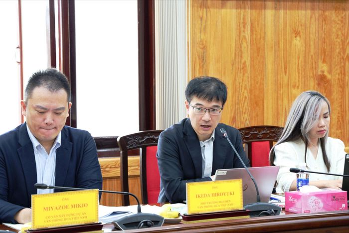 Ông Ikeda Hiroyuki, Phó trưởng đại diện Văn phòng và các thành viên trong đoàn công tác của Văn phòng JICA Việt Nam tại buổi làm việc