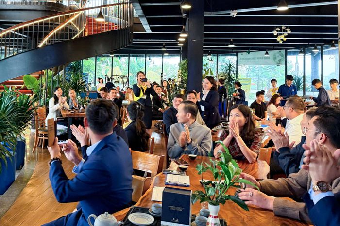 Quang cảnh Chương trình cà phê doanh nhân