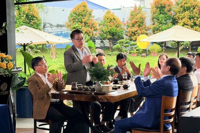 Các đại biểu tham gia Chương trình cà phê doanh nhân