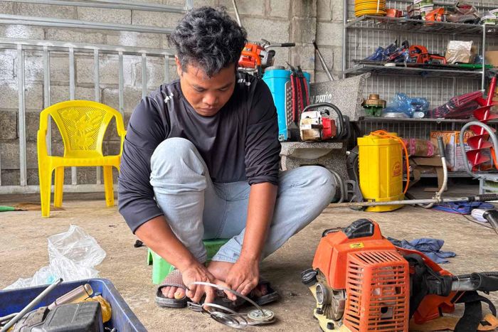 Sau 3 năm lập nghiệp, xưởng sửa chữa nông cụ của anh K’Văn Danh, thôn 2, xã Đông Giang ngày càng có nhiều khách hàng tìm đến
