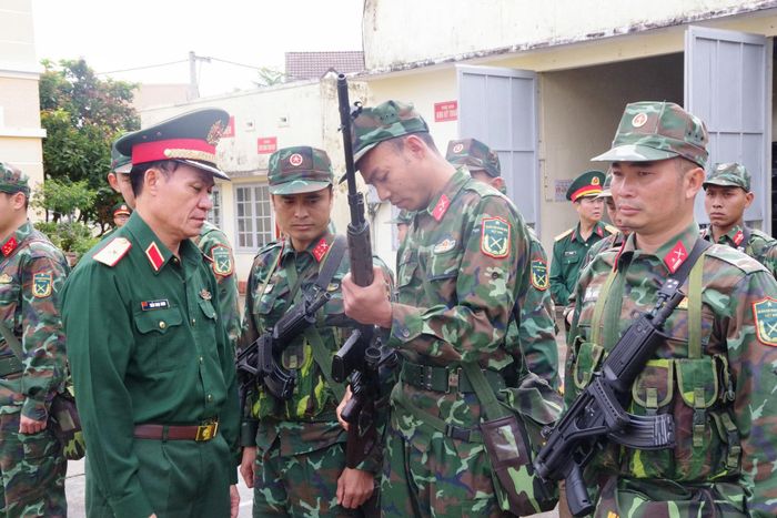 Kiểm tra việc quản lý, sử dụng vũ khí, trang thiết bị tại các đơn vị