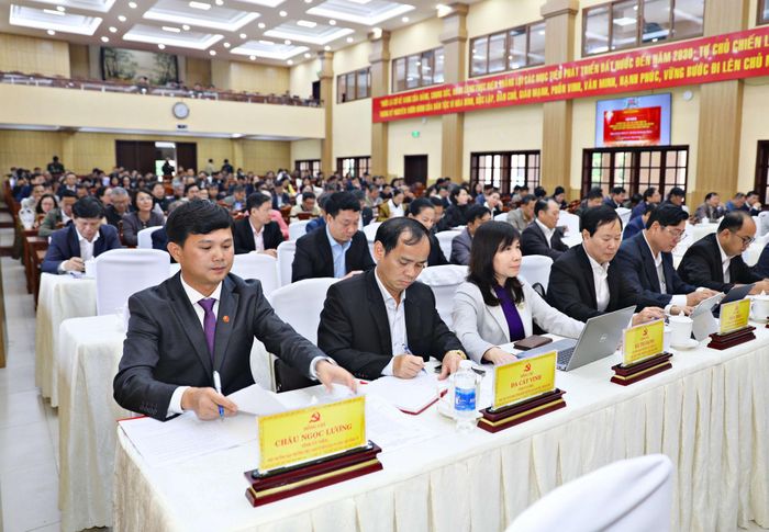 Lãnh đạo các sở, ngành tham dự Hội nghị