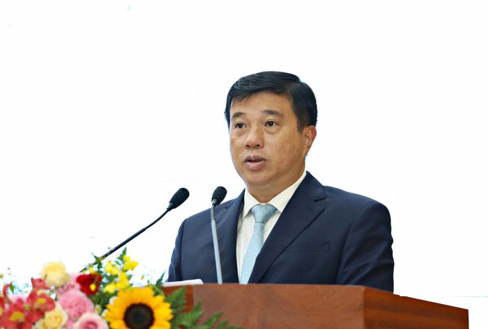 Đồng chí Y Thanh Hà Niê Kđăm, Ủy viên Ban Chấp hành Trung ương Đảng, Bí thư Tỉnh ủy, Trưởng Đoàn ĐBQH tỉnh Lâm Đồng quán triệt Kết luận số 76 của Ban Chấp hành Trung ương Đảng khóa XIV