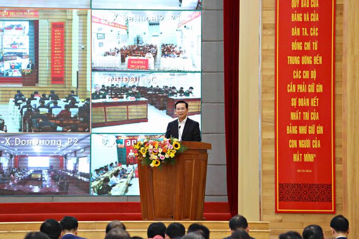 Đồng chí Hồ Văn Mười, Ủy viên Ban Chấp hành Trung ương Đảng, Phó Bí thư Tỉnh ủy, Chủ tịch UBND tỉnh Lâm Đồng quán triệt Nghị quyết số 21, số 22 của Ban Chấp hành Trung ương Đảng khóa XIV