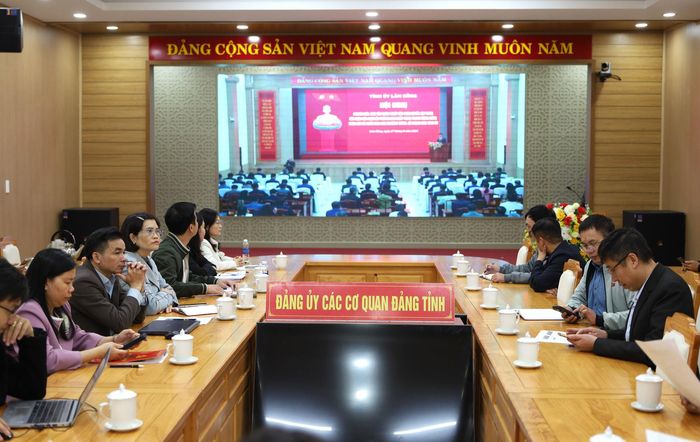 Quang cảnh học tập nghị quyết tại điểm cầu Đảng ủy Các cơ quan Đảng tỉnh