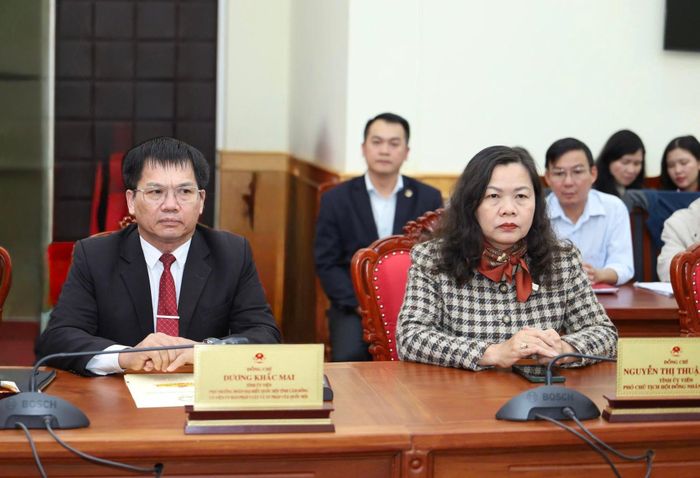 Đồng chí Nguyễn Thị Thuận Bích, Tỉnh ủy viên, Phó Chủ tịch HĐND tỉnh và đồng chí Dương Khắc Mai, Tỉnh ủy viên, Phó Trưởng Đoàn chuyên trách Đoàn ĐBQH tỉnh dự lễ