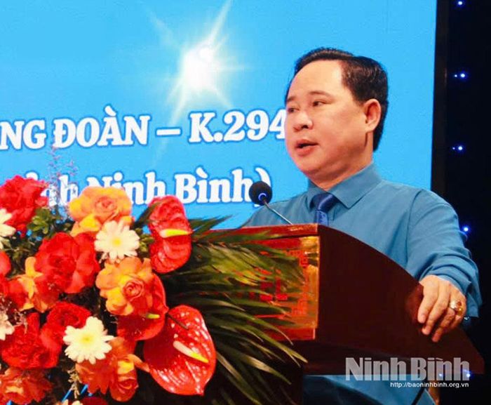 Phó Giáo sư, Tiến sĩ Lê Mạnh Hùng, Hiệu trưởng Trường Đại học Công đoàn phát biểu tại Lễ bế giảng.