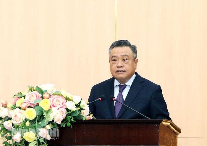 Đồng chí Trần Sỹ Thanh, Ủy viên Bộ Chính trị, Bí thư Trung ương Đảng, Chủ nhiệm Ủy ban Kiểm tra Trung ương phát biểu tại Lễ trao tặng.