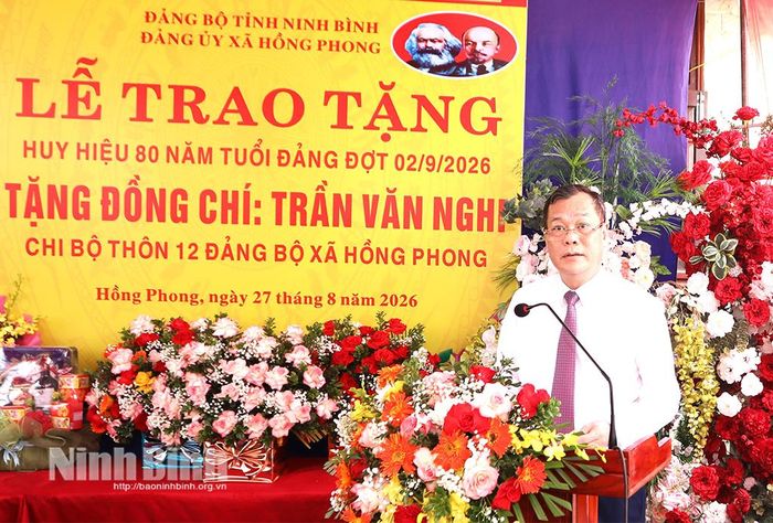 Đồng chí Lê Quốc Chỉnh, Phó Bí thư Tỉnh ủy, Chủ tịch HĐND tỉnh phát biểu tại buổi lễ.