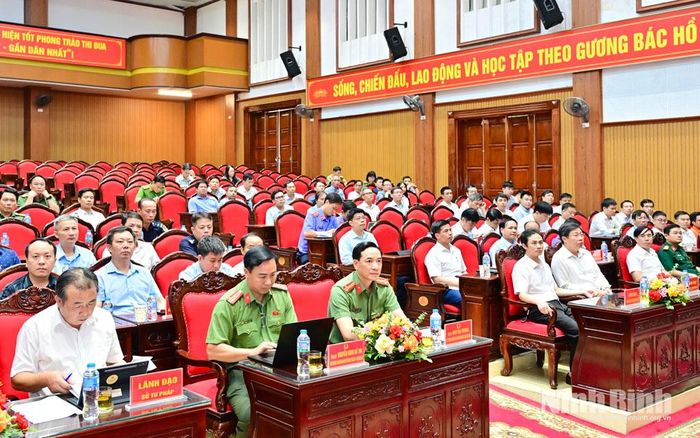 Các đại biểu dự hội nghị.