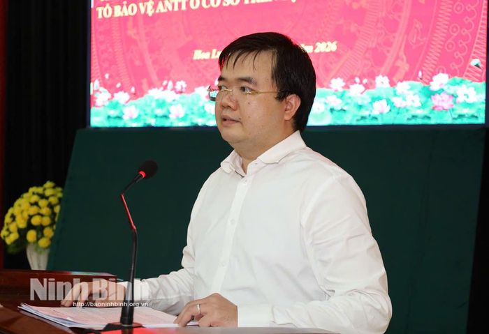 Đồng chí Nguyễn Hải Hà, Phó Chủ tịch UBND phường Hoa Lư phát biểu tại hội nghị. Ảnh: Đinh Huyền