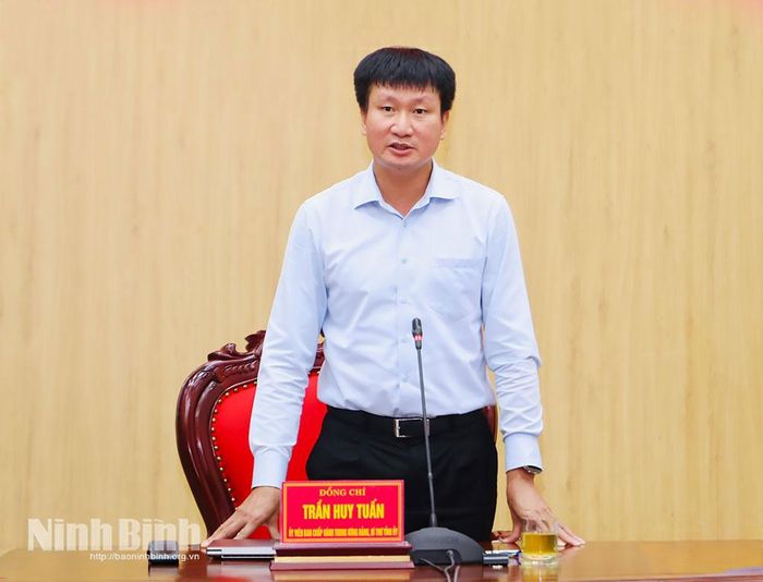 Đồng chí Trần Huy Tuấn, Ủy viên Trung ương Đảng, Bí thư Tỉnh ủy kết luận hội nghị.