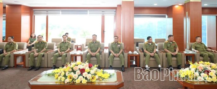 Đoàn công tác Công an tỉnh Luông Nậm Thà tại buổi tiếp.