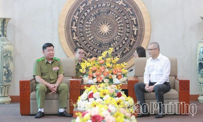 Bí thư Tỉnh ủy Phạm Đại Dương và Giám đốc Công an tỉnh Luông Nậm Thà tại buổi tiếp.
