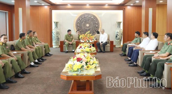 Quang cảnh buổi làm việc.