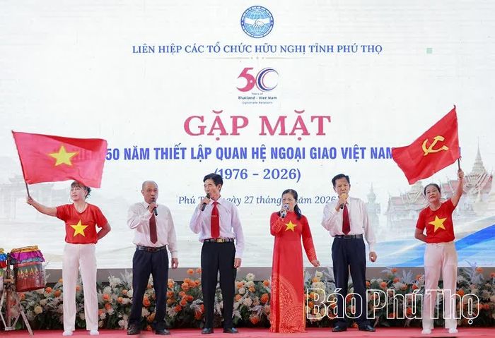 Chương trình giao lưu văn nghệ mang đậm sắc màu văn hóa hai nước.