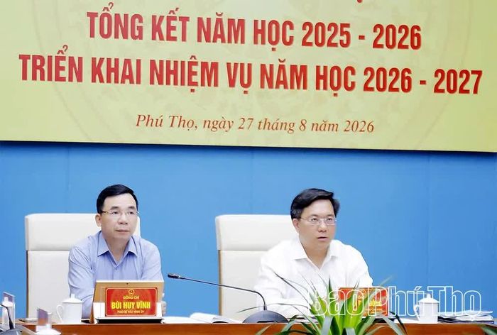 Chủ tịch UBND tỉnh Trần Duy Đông và Phó Bí thư Tỉnh ủy Bùi Huy Vĩnh tham dự hội nghị trực tuyến triển khai nhiệm vụ năm học 2026 - 2027.