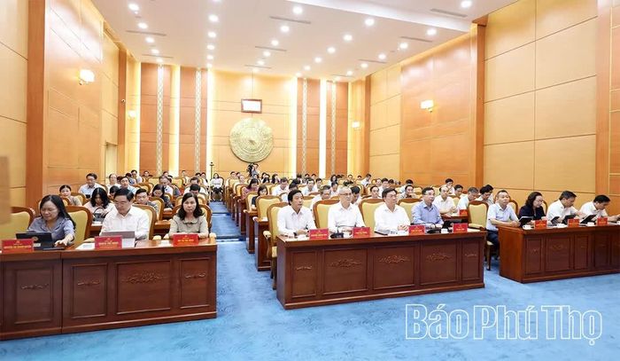 Các đại biểu tham dự hội nghị tại điểm cầu Tỉnh ủy.