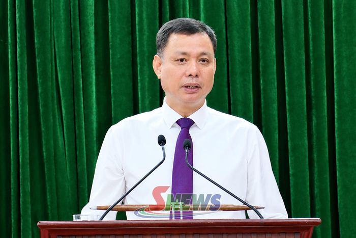 Đồng chí Nguyễn Thành Công, Phó Chủ tịch UBND tỉnh thông tin chuyên đề tại Hội nghị.