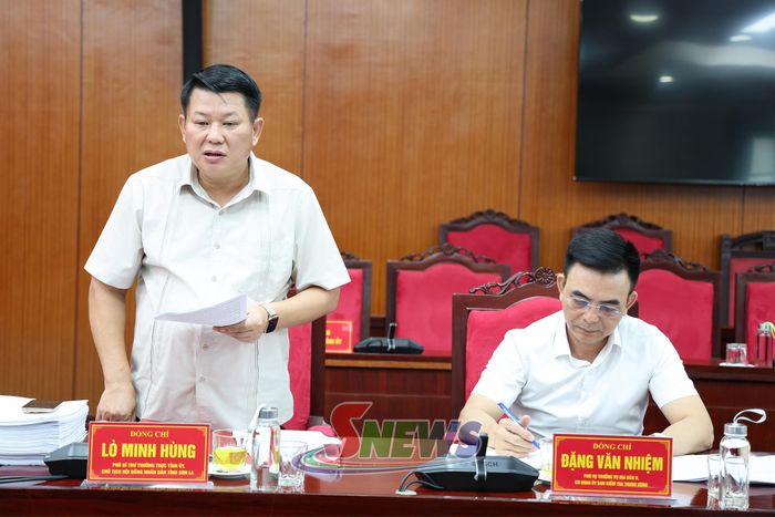 Đồng chí Lò Minh Hùng, Phó Bí thư Thường trực Tỉnh ủy, Chủ tịch HĐND tỉnh tham gia ý kiến tại hội nghị.
