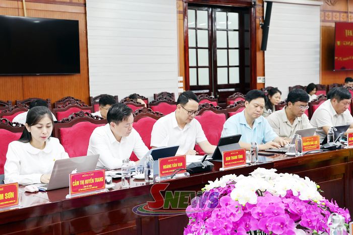 Các đại biểu dự hội nghị.