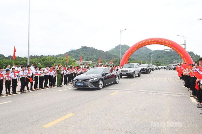 Quang cảnh lễ khánh thành, thông xe tuyến đường.