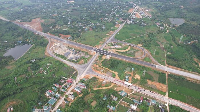 Tuyến đường từ Khu du lịch suối khoáng Mỹ Lâm đến Quốc lộ 2D kết nối với đường cao tốc Tuyên Quang - Phú Thọ hoàn thành, đưa vào sử dụng góp phần thục đẩy kết nối giao thông, phát triển kinh tế trên địa bàn tỉnh.