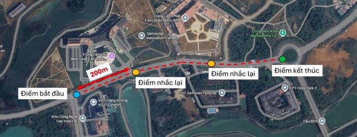 Hệ thống biển báo và biển nhắc lại trong khu vực thử nghiệm. Ảnh: Phenikaa-X