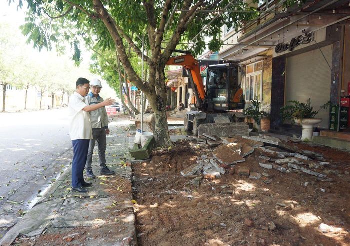 Lãnh đạo UBND phường Bá Xuyên kiểm tra tiến độ thực hiện Dự án nâng cấp, cải tạo tuyến đường 3/2.