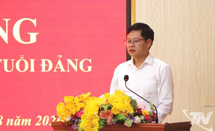 Đồng chí Đinh Quang Tuyên, Phó Bí thư Tỉnh ủy, Chủ tịch Ủy ban MTTQ tỉnh phát biểu tại buổi lễ.