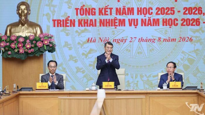 Thủ tướng Chính phủ Lê Minh Hưng; Phó Thủ tướng Chính phủ Lê Tiến Châu và Bộ trưởng Bộ Giáo dục và Đào tạo Hoàng Minh Sơn tại điểm cầu Trung ương.