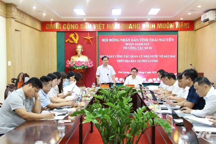Tổ công tác làm việc với xã Phú Lương.