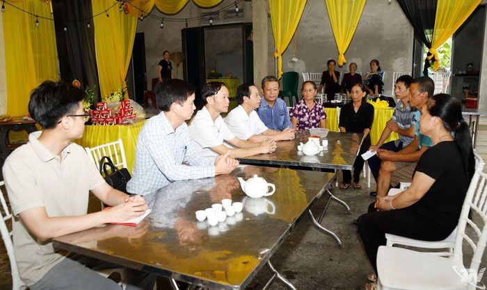 Đoàn công tác thăm hỏi và chia buồn với gia đình anh D.V.B.