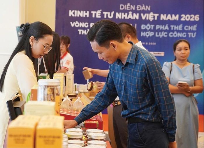  Hỗ trợ doanh nghiệp xúc tiến thương mại trong khuôn khổ hoạt động Diễn đàn kinh tế tư nhân.