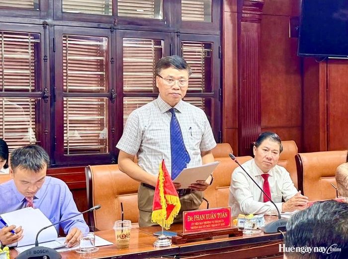  Đồng chí Phan Xuân Toàn, UVTV Thành ủy, Trưởng ban Tổ chức Thành ủy Huế phát biểu tại buổi làm việc.