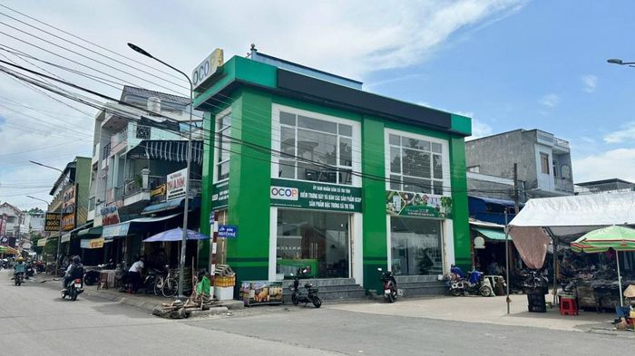 Điểm trưng bày và bán các sản phẩm OCOP, sản phẩm đặc trưng xã Tri Tôn (Ảnh: Cảnh Hưng)