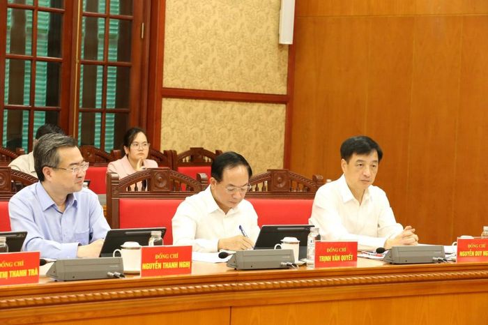 Các đại biểu tham dự cuộc làm việc.