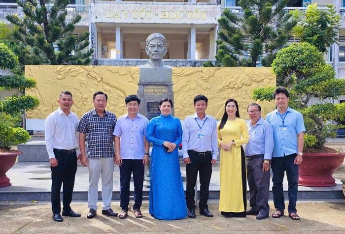 Nhà trường lựa chọn năm giá trị cốt lõi: Chất lượng - Nhân ái - Trách nhiệm - Sáng tạo - Hội nhập. (Ảnh: Trường THPT Nguyễn Trung Trực 1)
