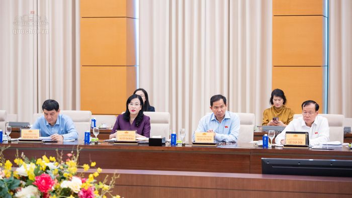 Các đại biểu tham dự phiên họp