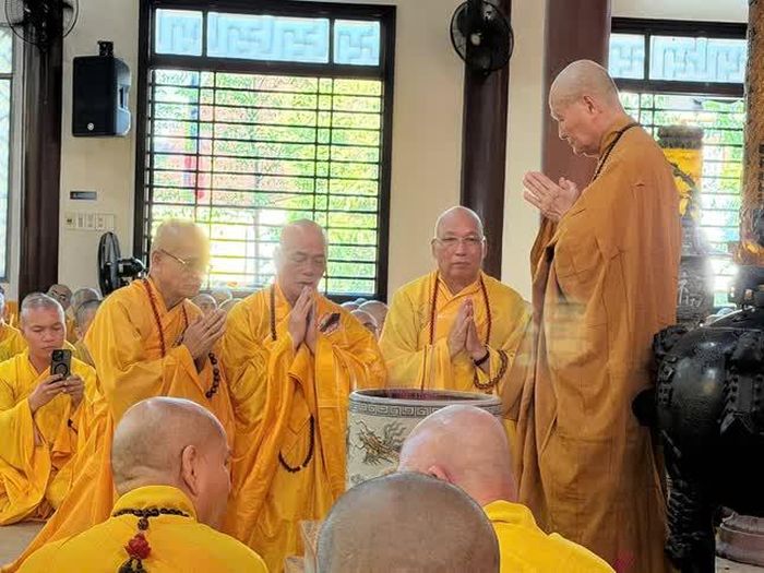 Chư Tăng tác pháp Tự tứ