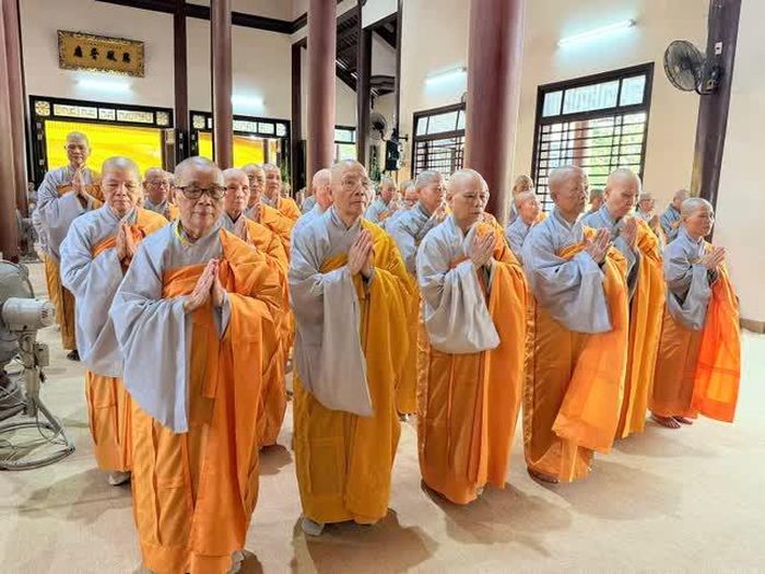 Chư tôn đức Ni