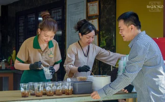 Đến chùa cũng là dịp thưởng thức những món chay thanh đạm, góp phần tăng trưởng lòng từ bi bên trong bản thân mình