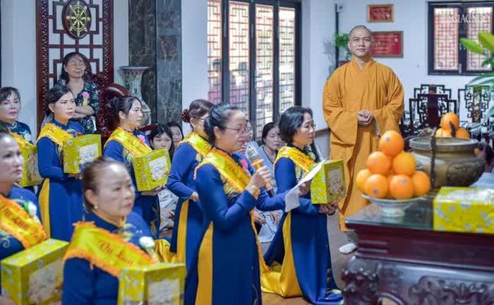 Những vật dụng này hỗ trợ đời sống tu hành của chư Tăng, giúp cho họ yên ổn đời sống vật chất bên ngoài để phát triển phần tâm linh bên trong